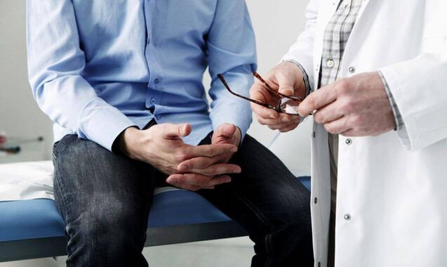 saurang lalaki di dokter kalayan gejala prostatitis